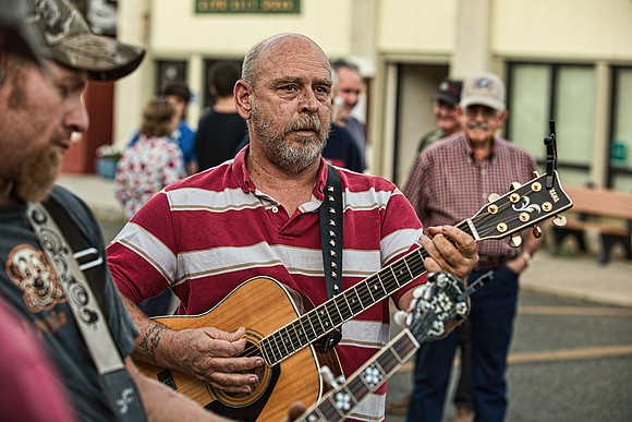 JAMMIN' ON MAIN