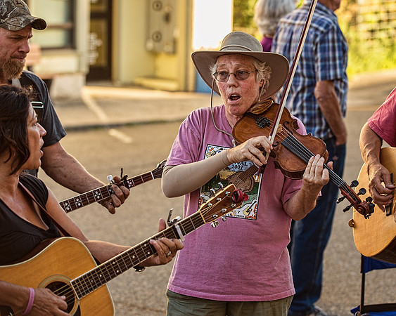 JAMMIN' ON MAIN