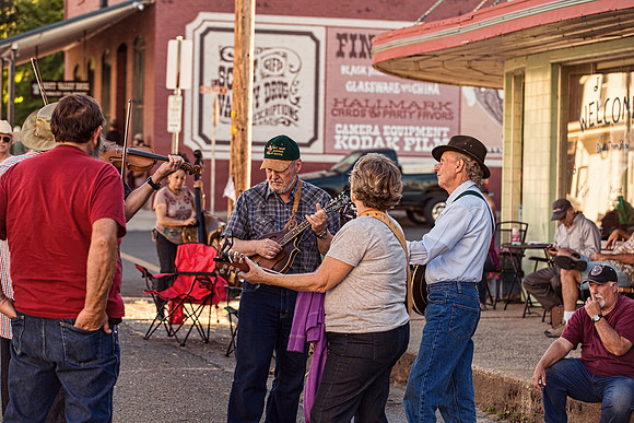 JAMMIN' ON MAIN