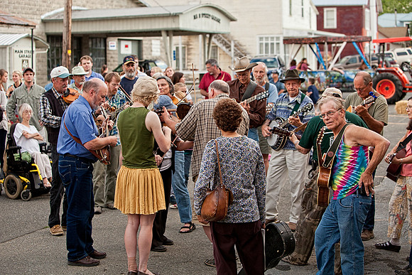JAMMIN' ON MAIN