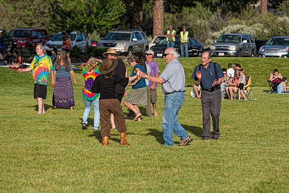 1E3A5054 DANCERS - HOY PARK