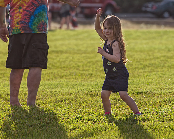 1E3A5063 DANCERS - HOY PARK