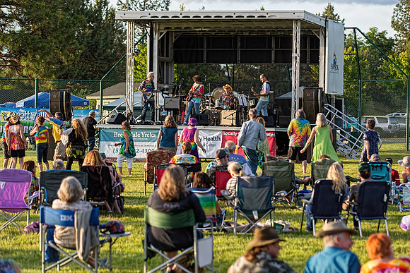 1E3A5093 THE DEADY BEARS BAND - HOY PARK