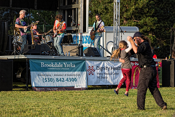 1E3A5097 THE DEADY BEARS BAND - HOY PARK