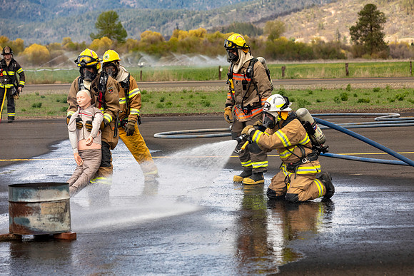 MITIGATING DANGER - REMOVING INJURED E75A2293