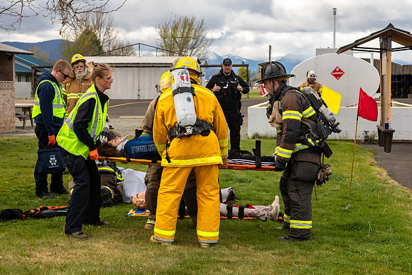 STAGING INJURED AT SAFE LOCATION E75A2275
