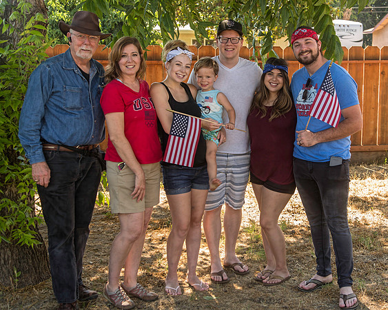 1E3A5105 Chuck, Kathy, Tawnee, Ollie, Chris, Liz, Beau 4th of July 2017