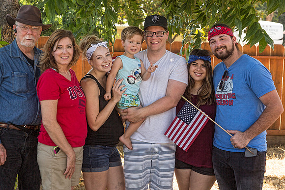 1E3A5106 Chuck, Kathy, Tawnee, Ollie, Chris, Liz, Beau 4th of July 2017