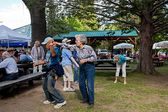 DANCING TO SNAP JACKSON AND THE KNOCK ON WOOD PLAYERS