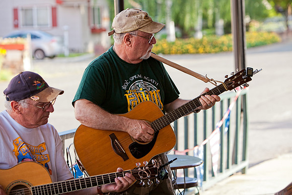 JAMMIN' ON MAIN