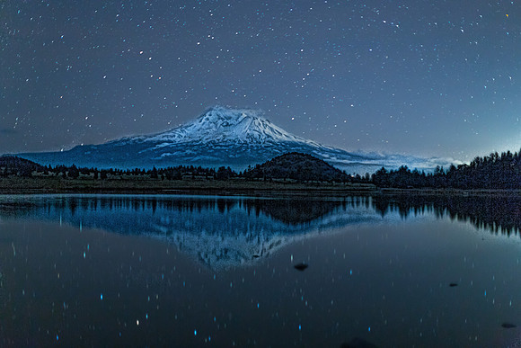 1E3A4915-MT SHASTA BY STARLIGHT 50mm f1.4 ISO 1600 15 sec