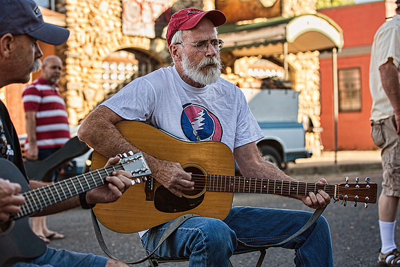 JAMMIN' ON MAIN