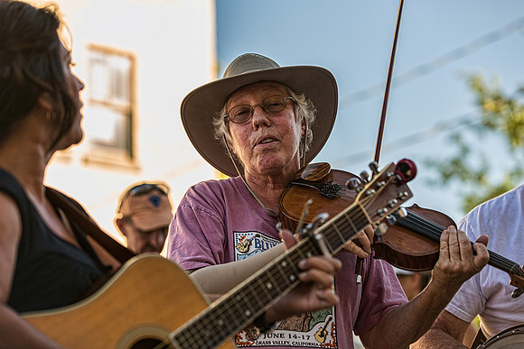 JAMMIN' ON MAIN