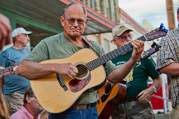 JAMMIN' ON MAIN