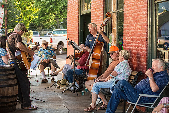 JAMMIN' ON MAIN