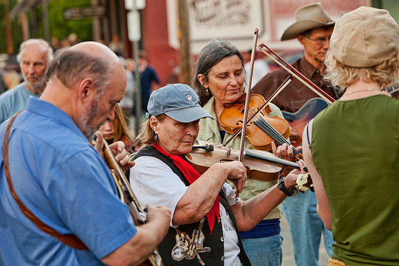 JAMMIN' ON MAIN